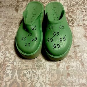 Gucci clogs
